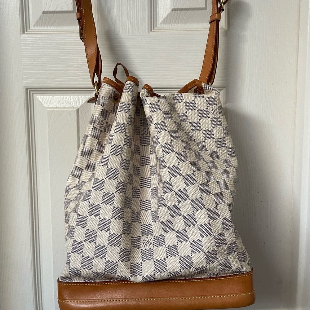 Selling Large authentic Louis Vuitton purse. With original box